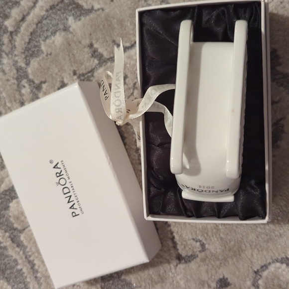 Pandora 2014 Sleigh Ornament, Original Box, Gilt Letters - Picture 8 of 8